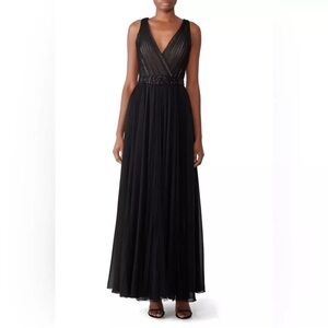 Badgley Mischka
Black Pleated special occasion Gown size 6